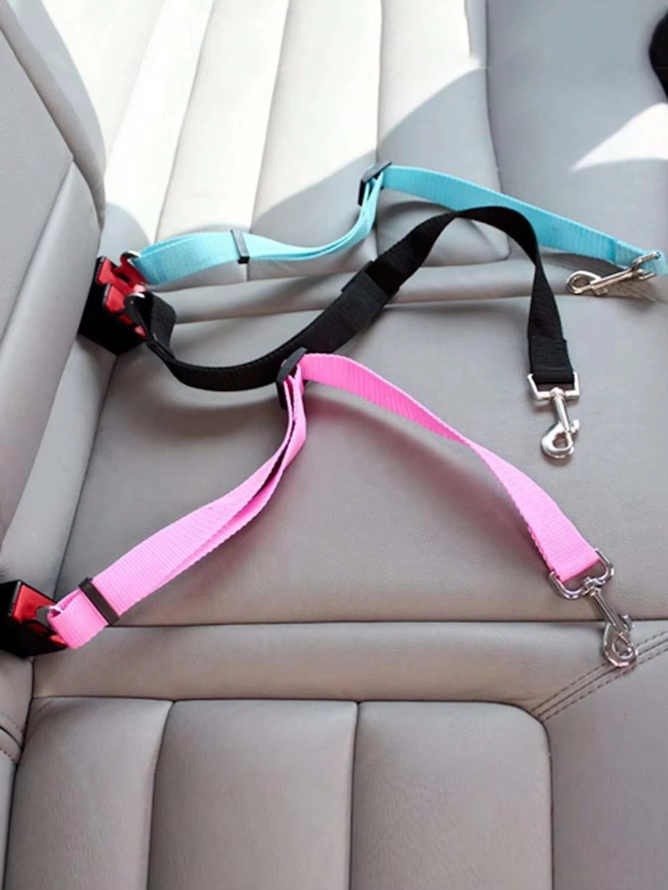 Adjustable Retractable Pet Seat Belt for Dogs & Cats - Ultimate Car Safety Solution