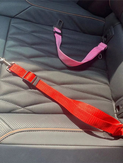 Adjustable Retractable Pet Seat Belt for Dogs & Cats - Ultimate Car Safety Solution